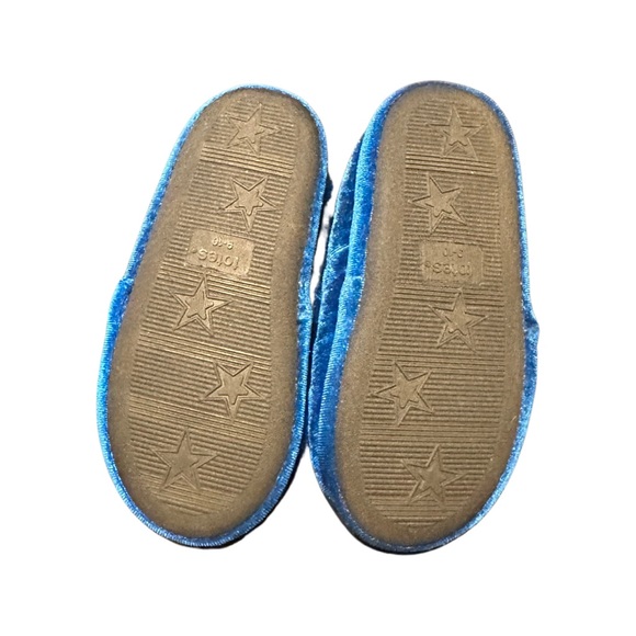 Shark Slippers - Picture 3 of 3